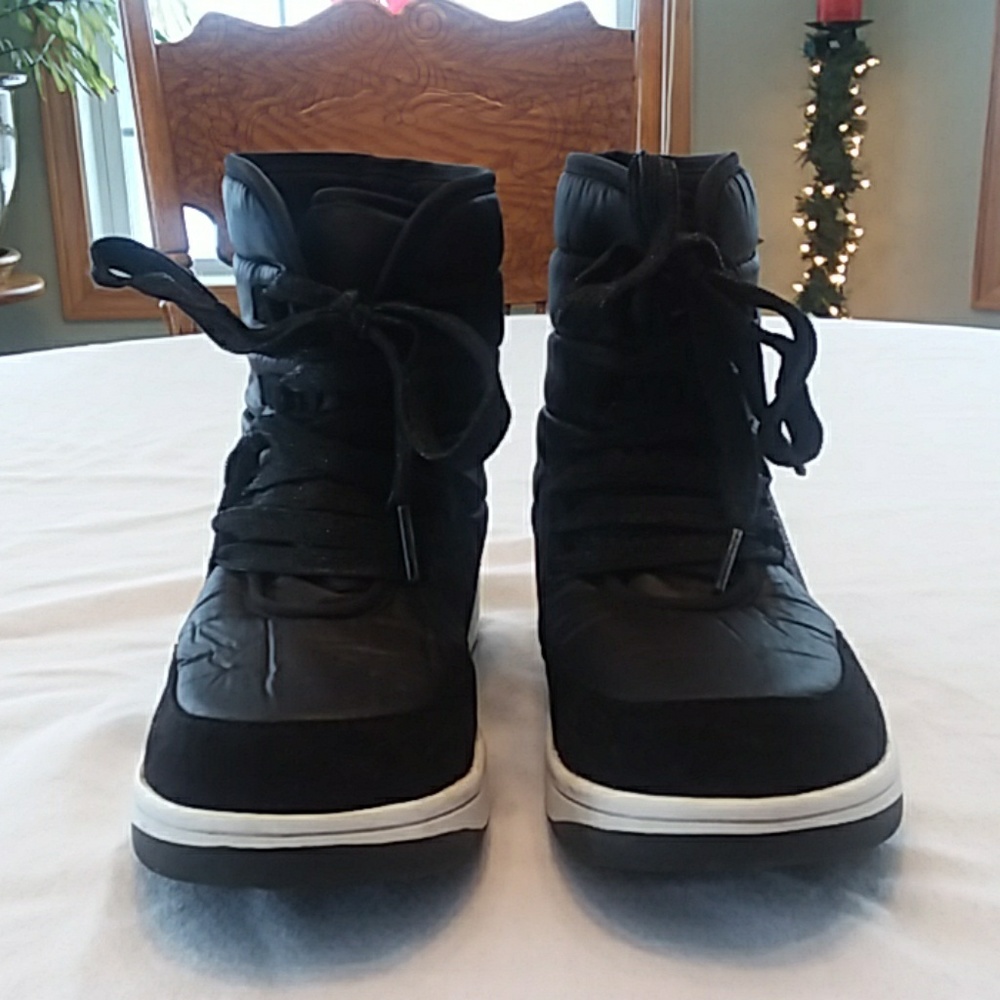 Great Condition Justice TenniBoots (S:4)